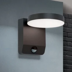 Aplique LED de exterior Hendryk con sensor, negro