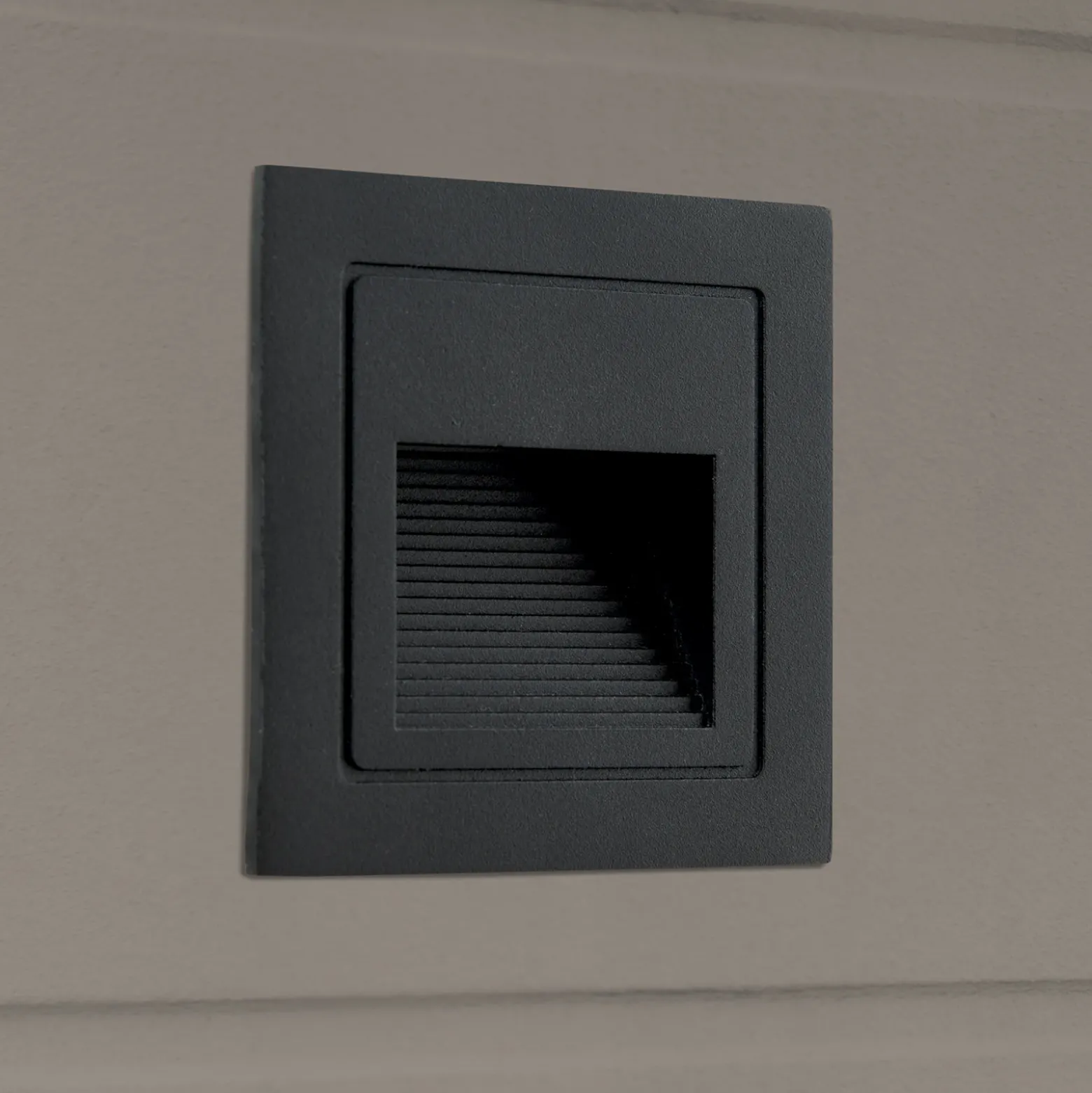 Aplique LED empotrable de Loro, negro, ancho 8,5 cm, aluminio