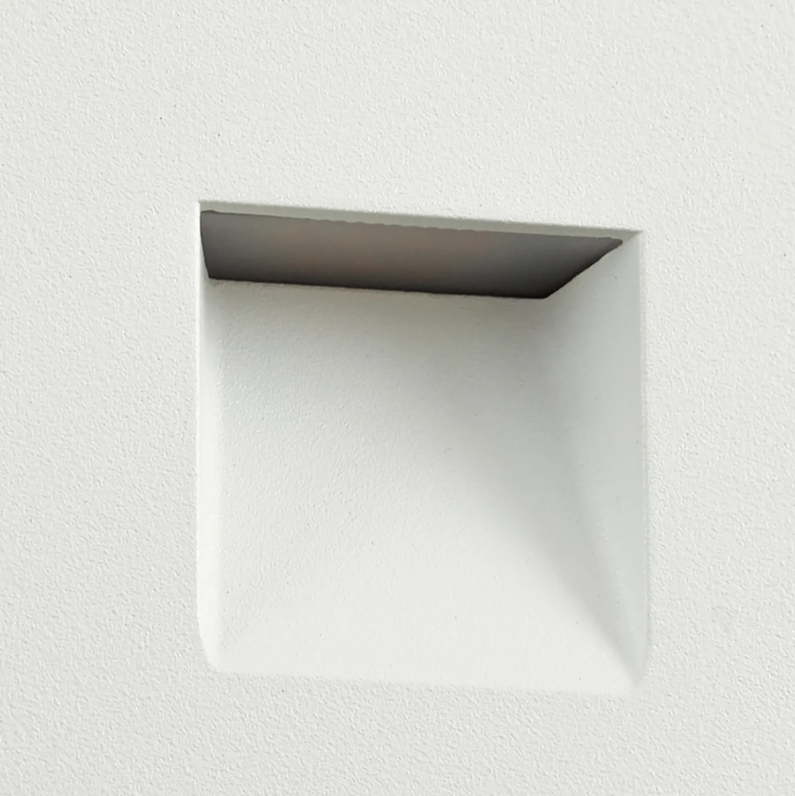Aplique LED empotrable Lindby Alune, blanco, angular, 8 x 8 cm, IP65