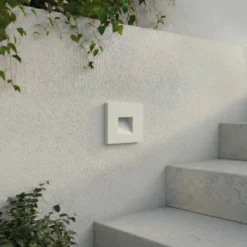 Aplique LED empotrable Lindby Alune, blanco, angular, 8 x 8 cm, IP65