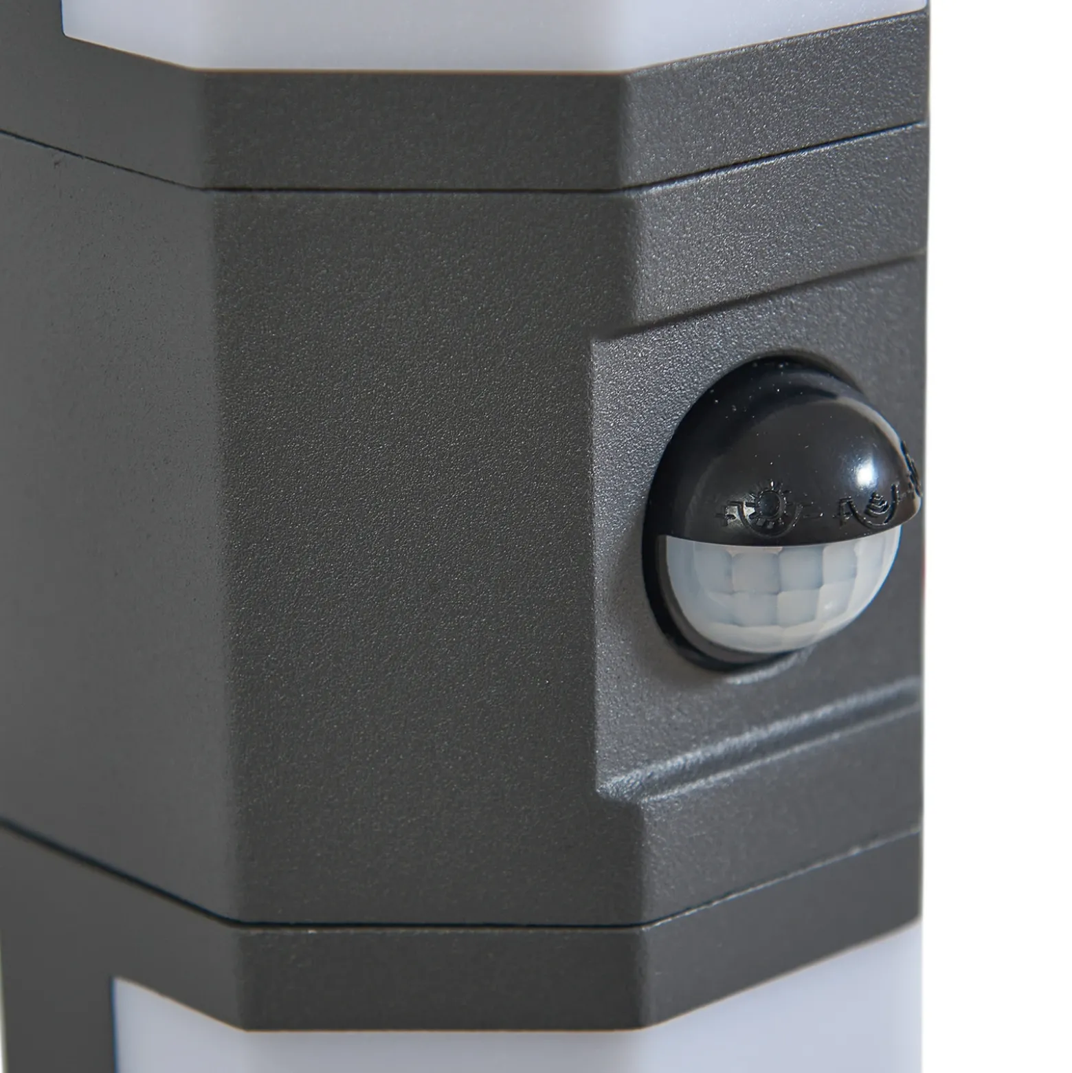 Aplique LED para exterior Alaric de Lindby, aluminio, antracita, sensor