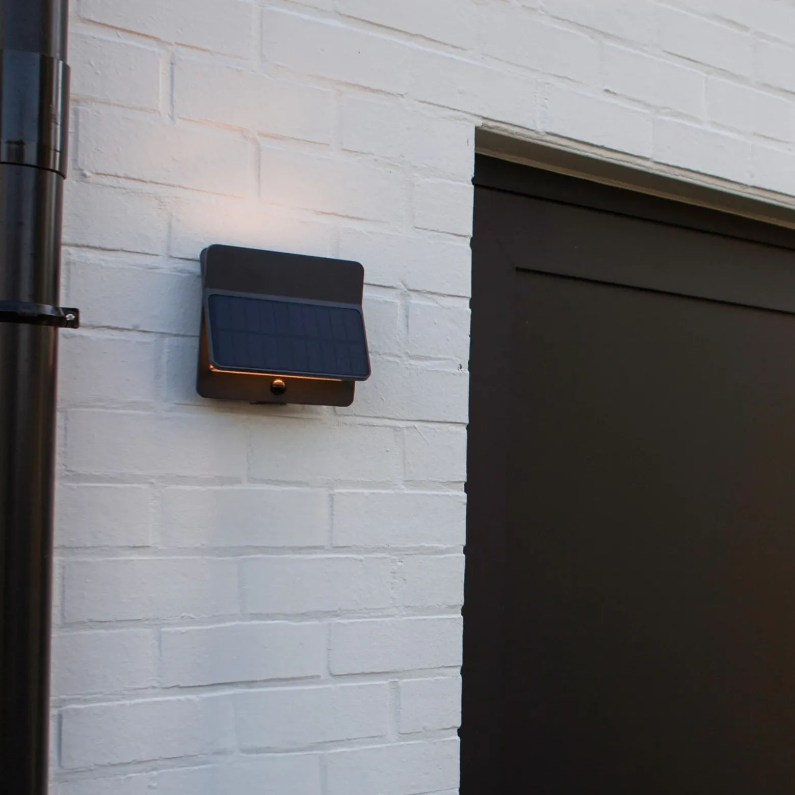 Aplique LED para exterior ALETA, gris oscuro, 18 cm, con sensor, IP54