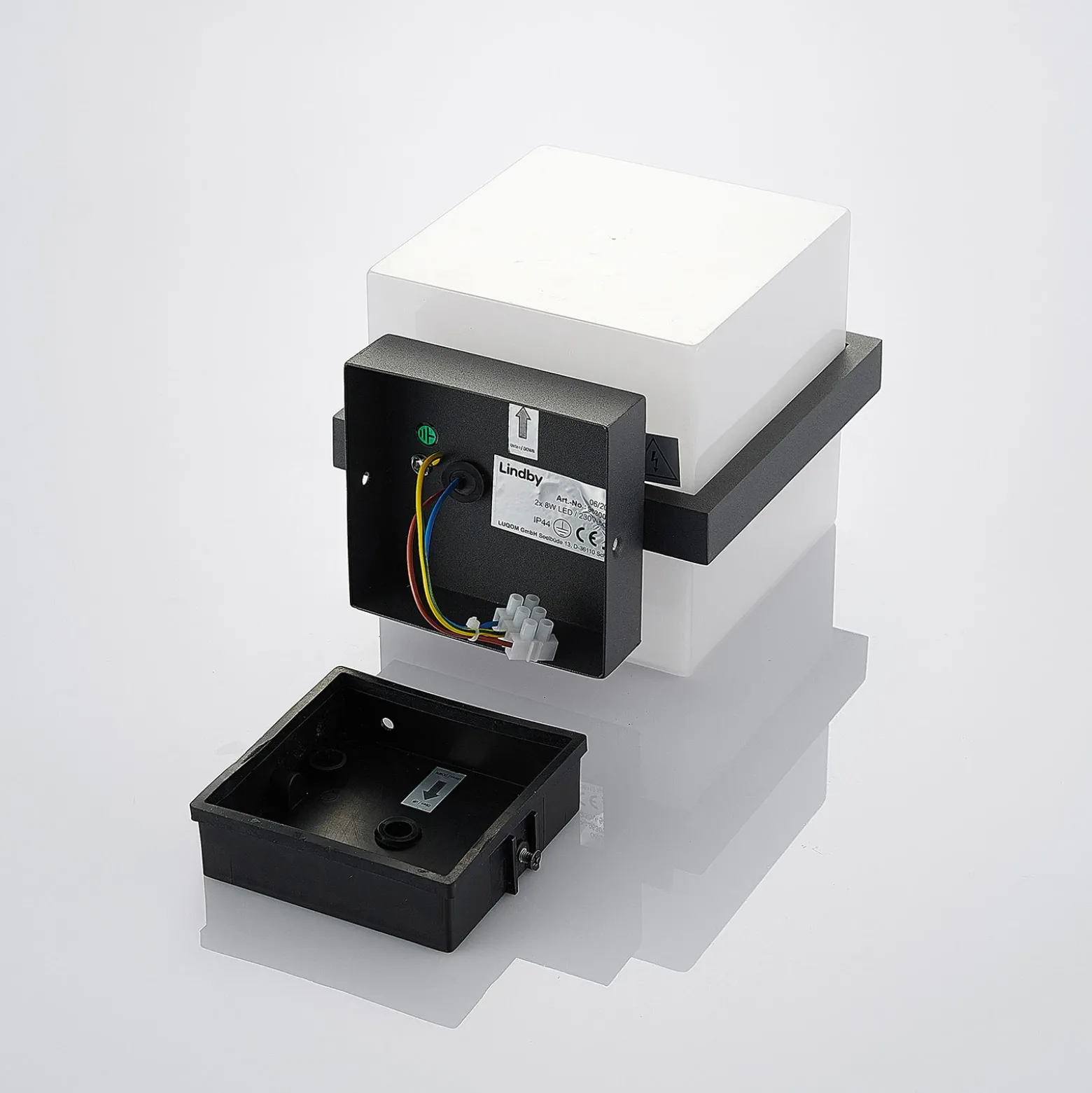 Aplique LED para exterior Aurón en forma de cubo