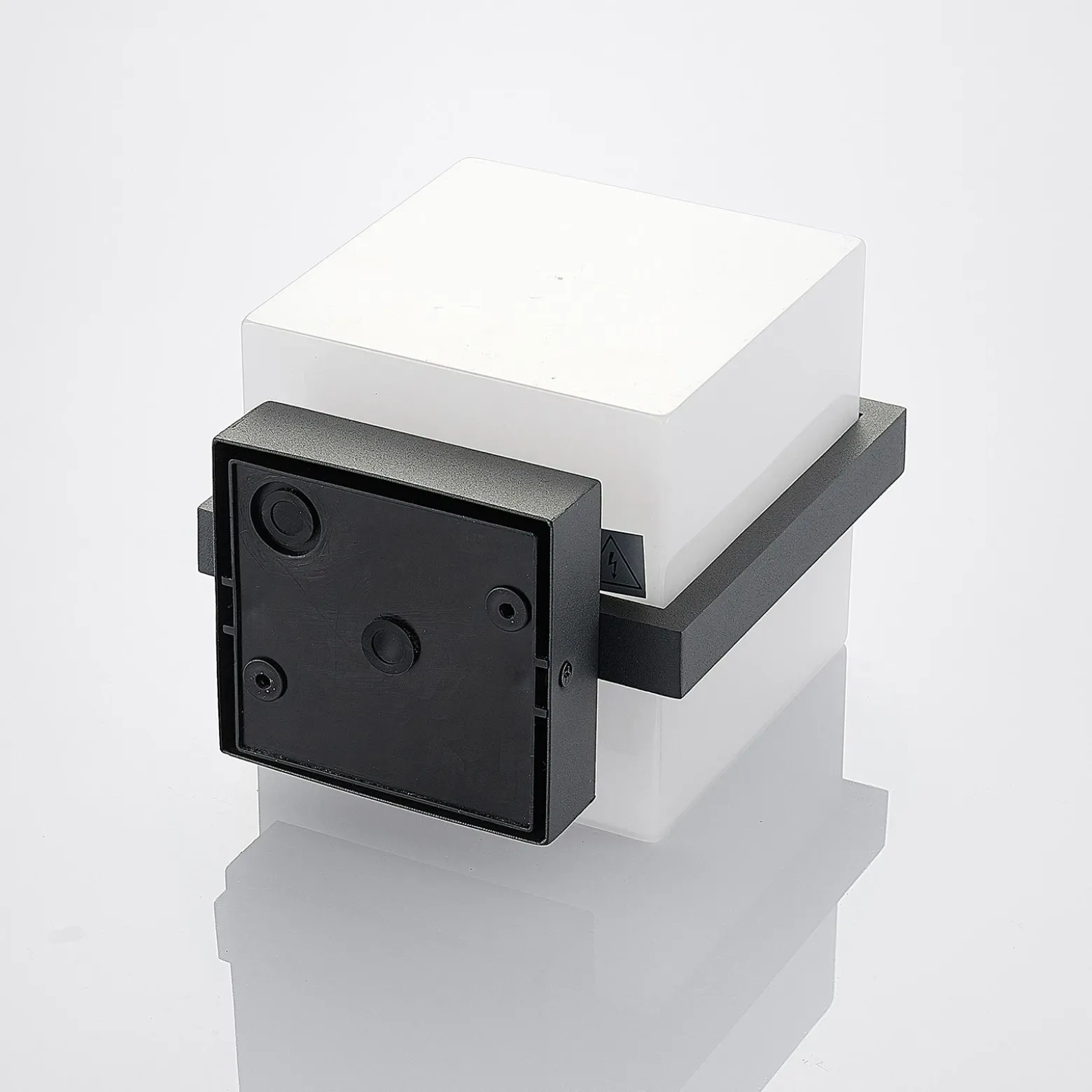 Aplique LED para exterior Aurón en forma de cubo