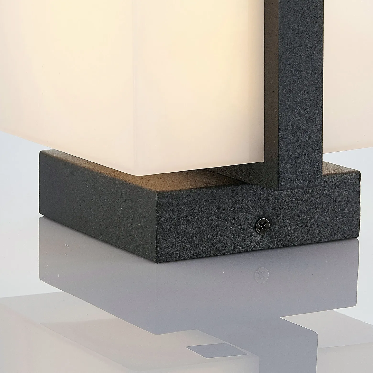 Aplique LED para exterior Aurón en forma de cubo