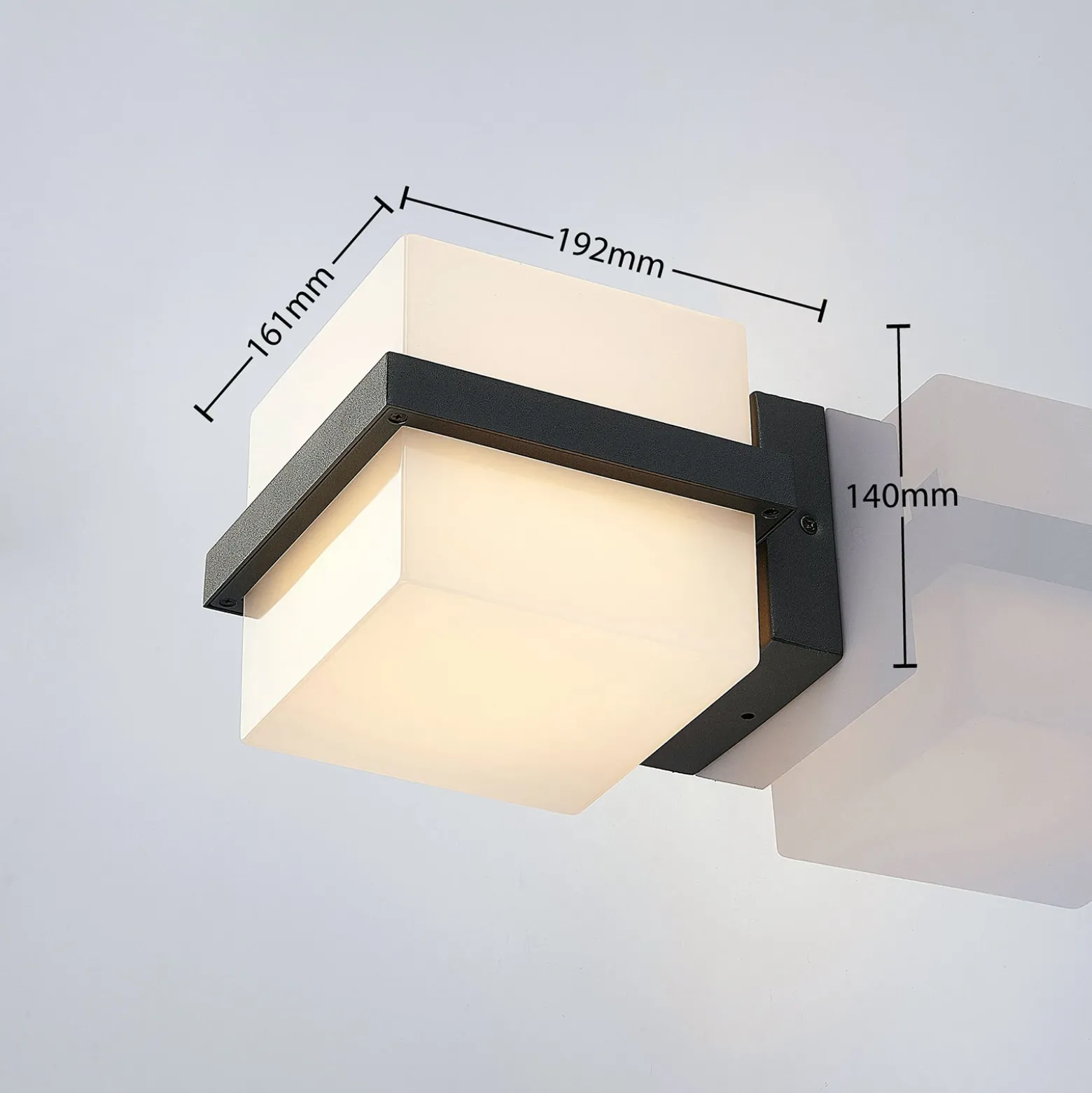 Aplique LED para exterior Aurón en forma de cubo