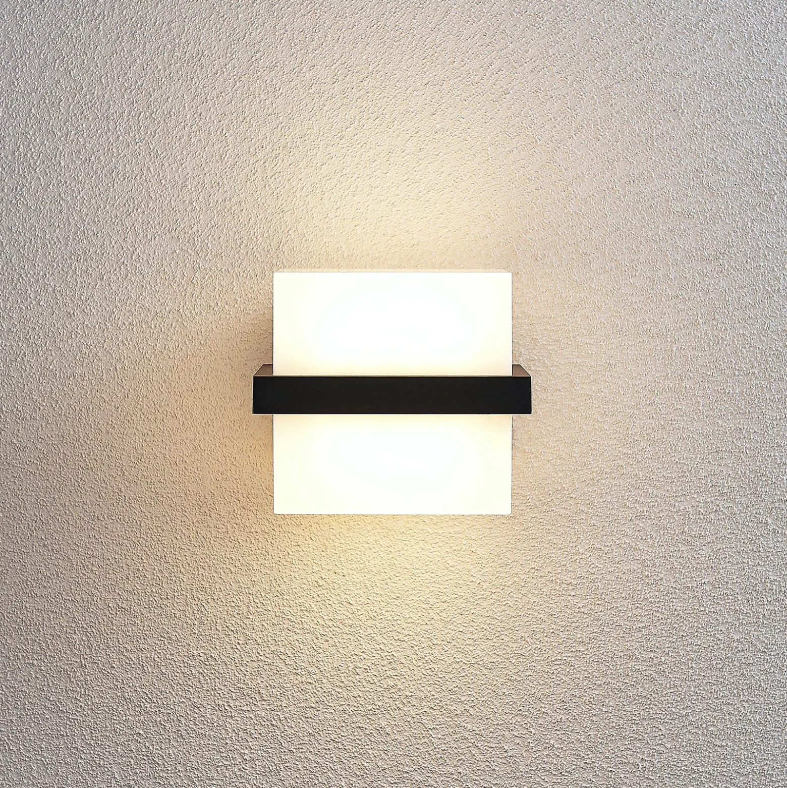 Aplique LED para exterior Aurón en forma de cubo
