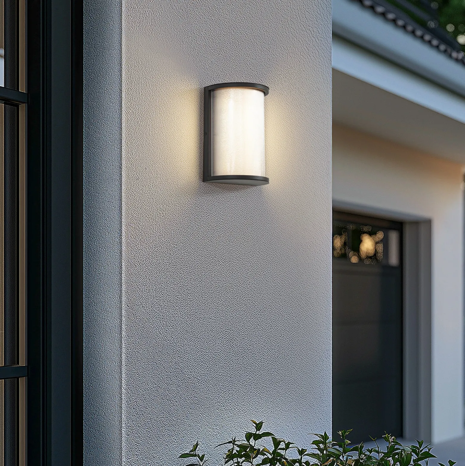 Aplique LED para exterior Calvik de Lindby, negro, estriado, IP44