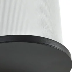 Aplique LED para exterior Calvik de Lindby, negro, estriado, IP44