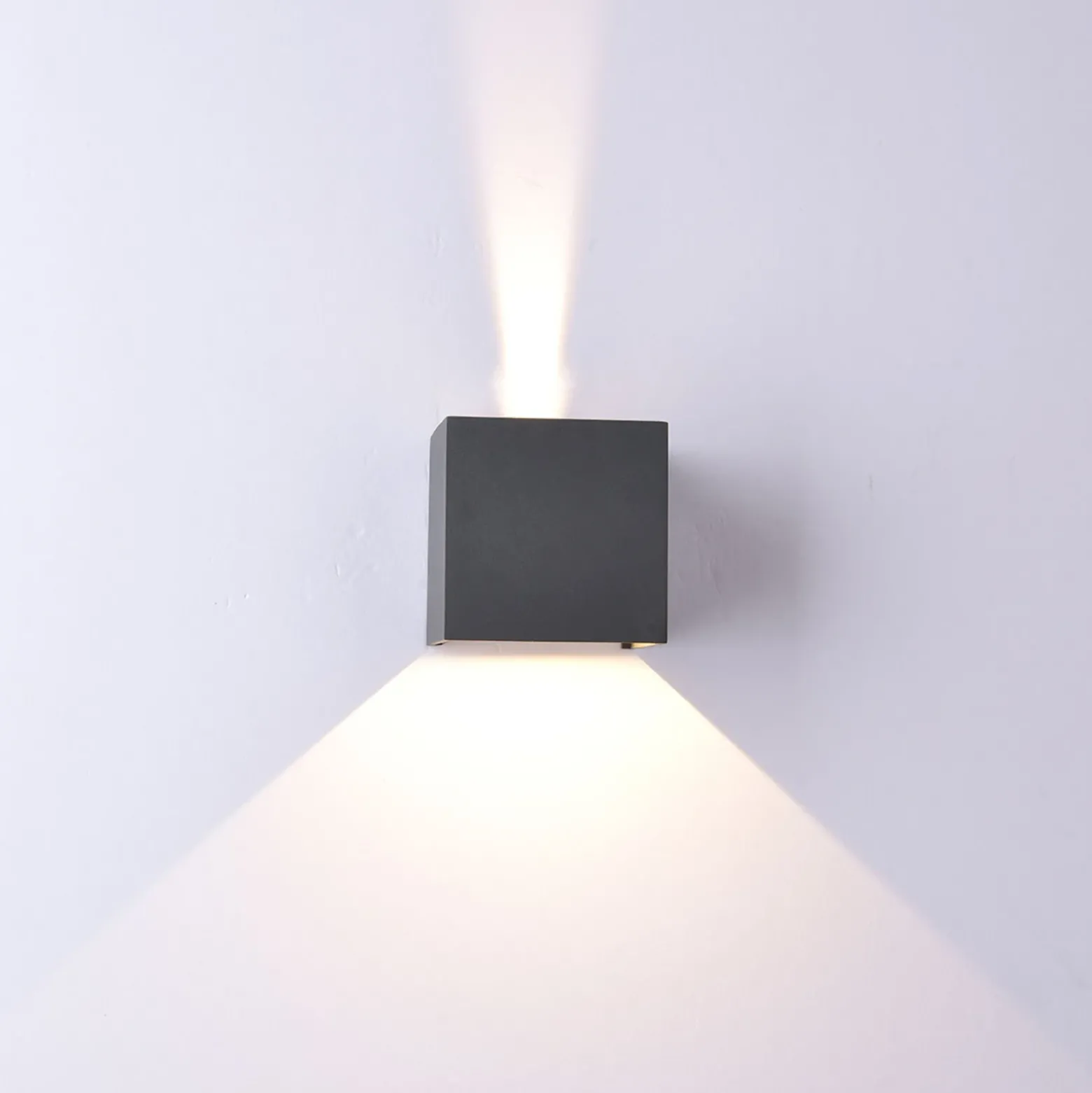 Aplique LED para exterior Davos angular, encendido/apagado, gris oscuro