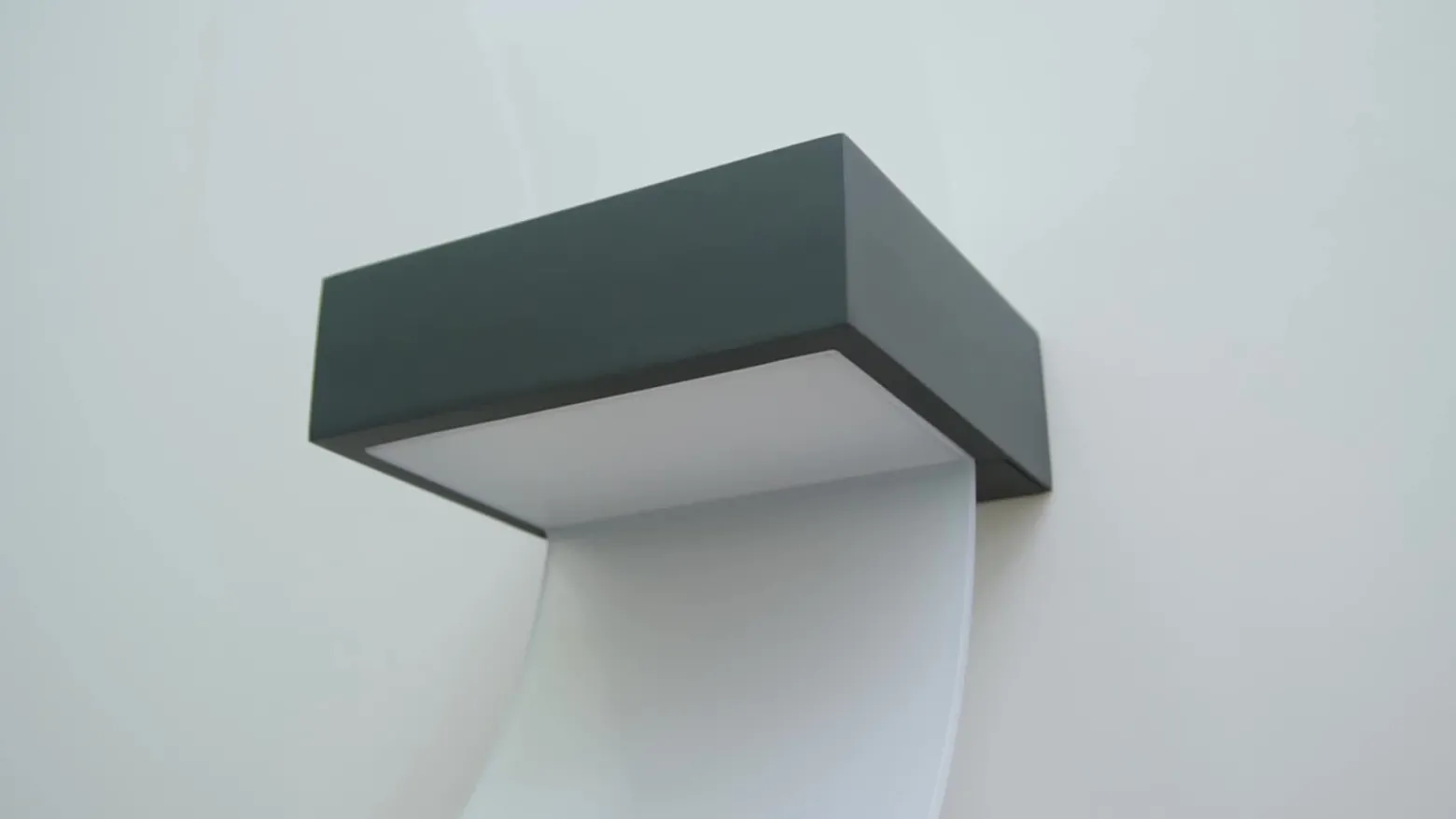 Aplique LED para exteriores Skadi arqueado