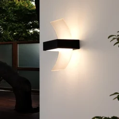 Aplique LED para exteriores Skadi arqueado