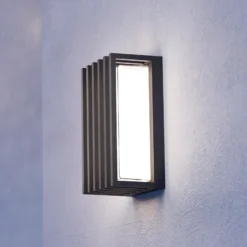 Aplique LED para exterior Genovese, negro, altura 24 cm, con sensor