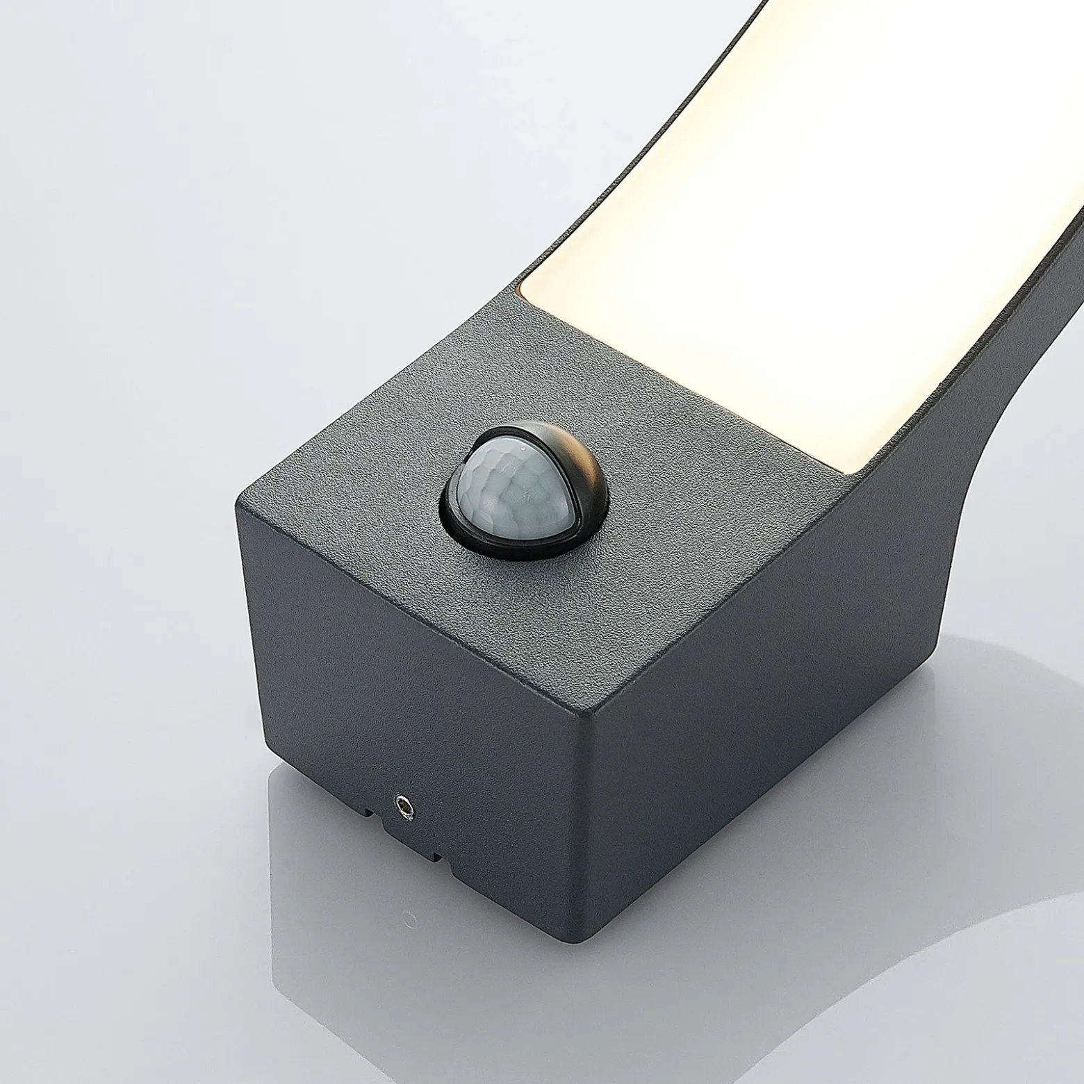 Aplique LED para exterior Ilvita de Lindby, sensor, antracita, IP54