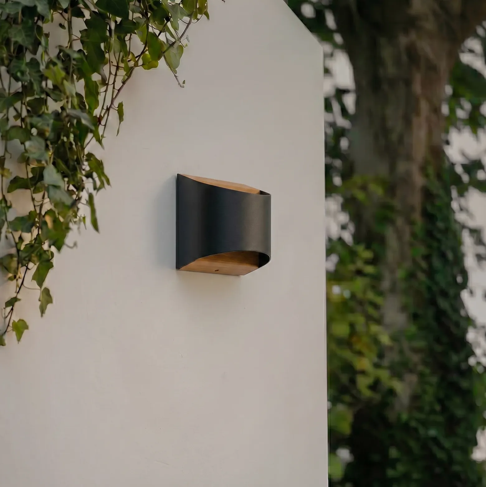 Aplique LED para exterior Lenore de Lindby, negro, metal, 13,5 cm