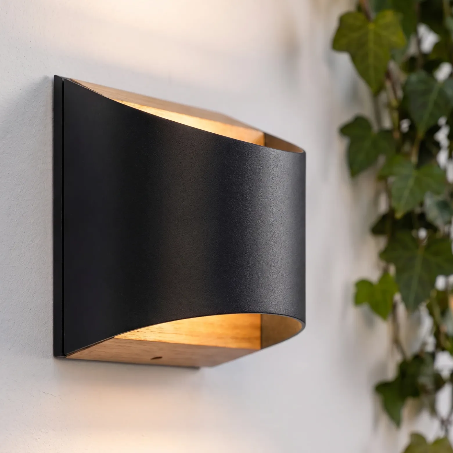 Aplique LED para exterior Lenore de Lindby, negro, metal, 13,5 cm