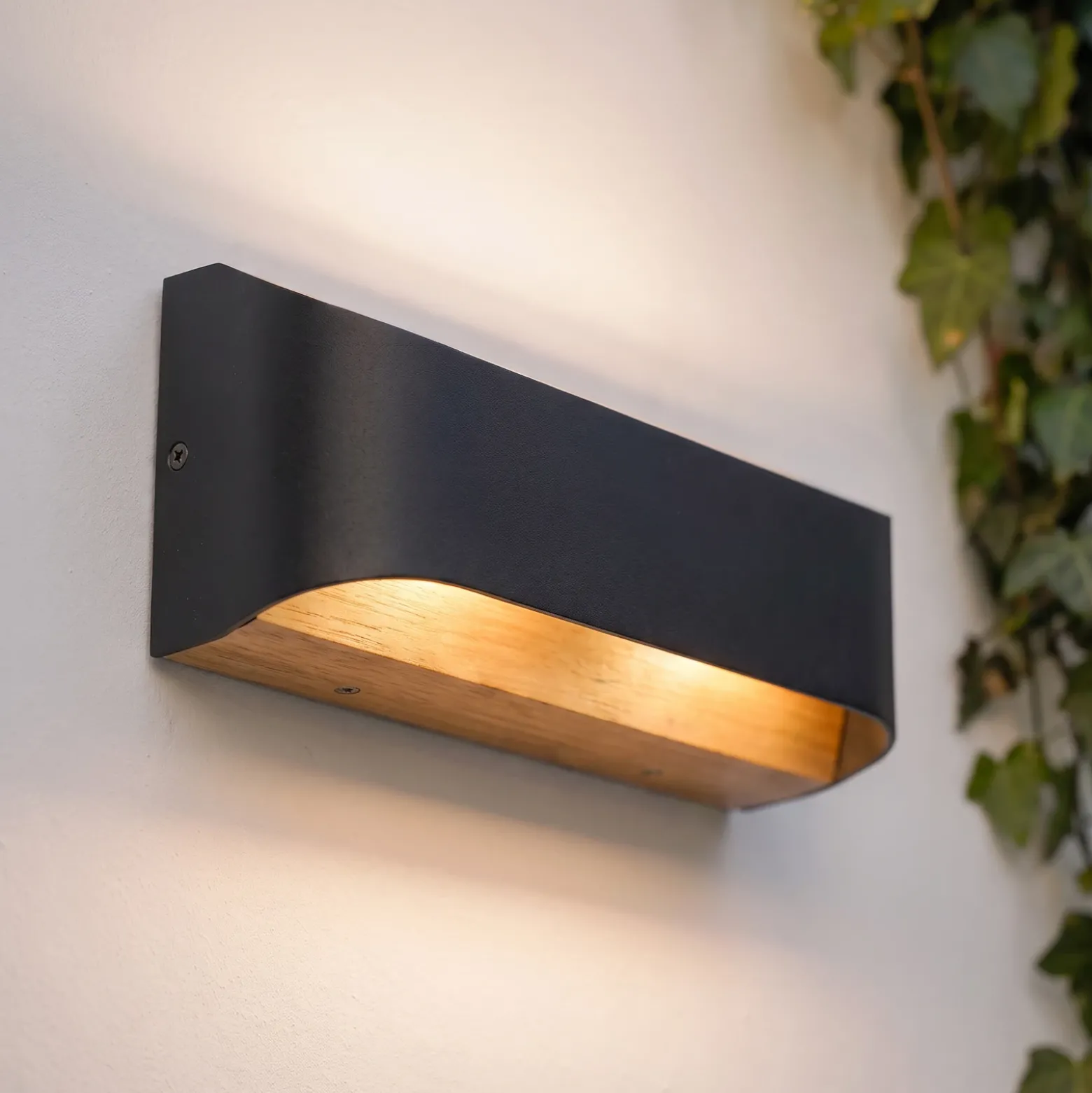 Aplique LED para exterior Lenore de Lindby, negro, metal, 36,5 cm