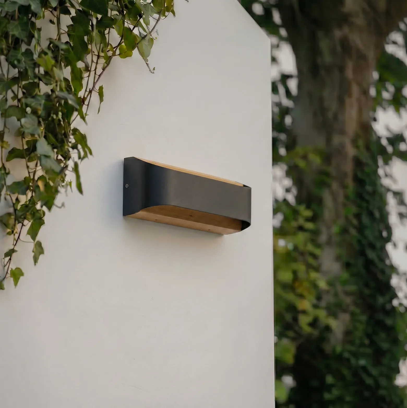 Aplique LED para exterior Lenore de Lindby, negro, metal, 36,5 cm