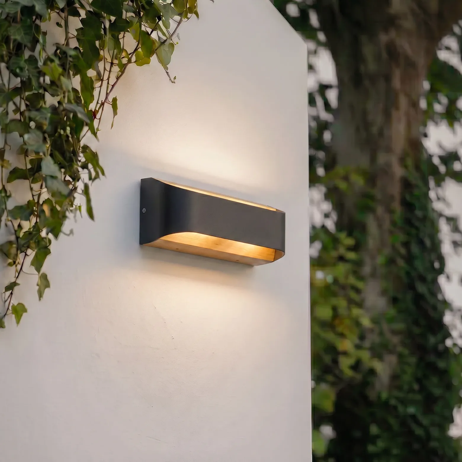 Aplique LED para exterior Lenore de Lindby, negro, metal, 36,5 cm