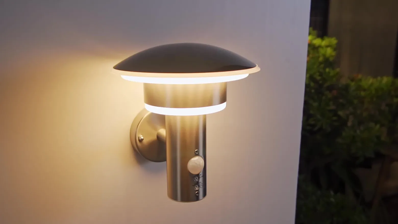 Aplique LED para exterior Lillie de Lindby, sensor, altura 19 cm