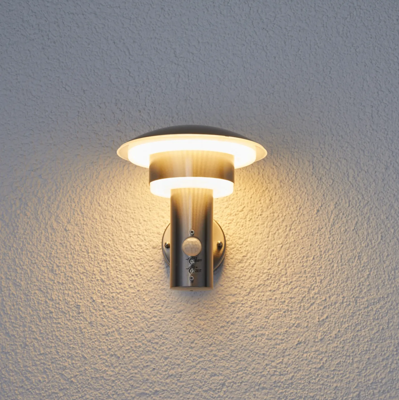 Aplique LED para exterior Lillie de Lindby, sensor, altura 19 cm