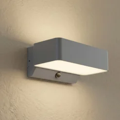 Aplique LED para exterior Lindby Fando, color antracita, con sensor, IP44