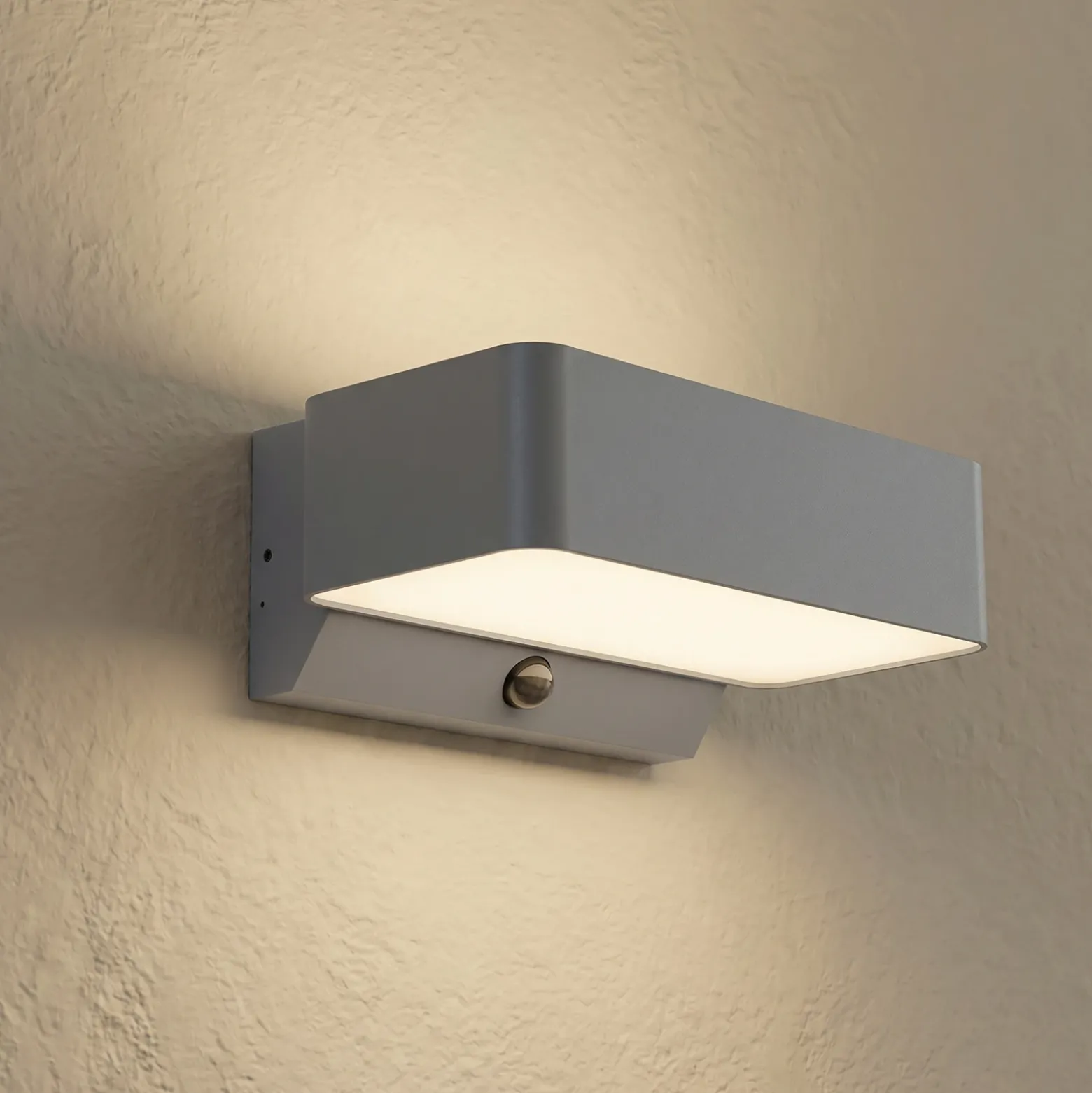 Aplique LED para exterior Lindby Fando, color antracita, con sensor, IP44