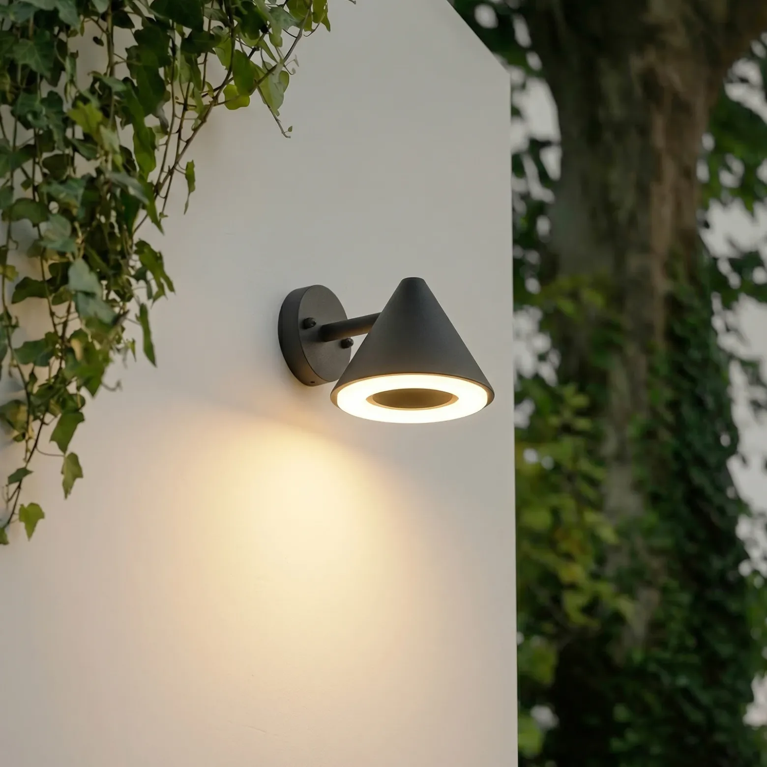 Aplique LED para exterior Lindby Soran, negra, metal, IP44