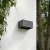 Aplique LED para exterior Lindby Nivar, angular, negro, 20 cm, IP54
