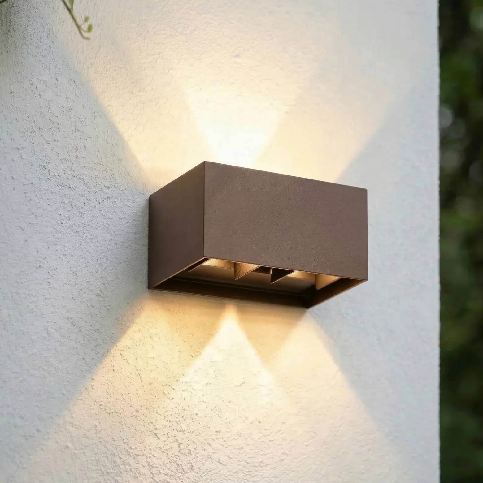 Aplique LED para exterior Lindby Nivar, angular, color óxido, 20 cm, IP54