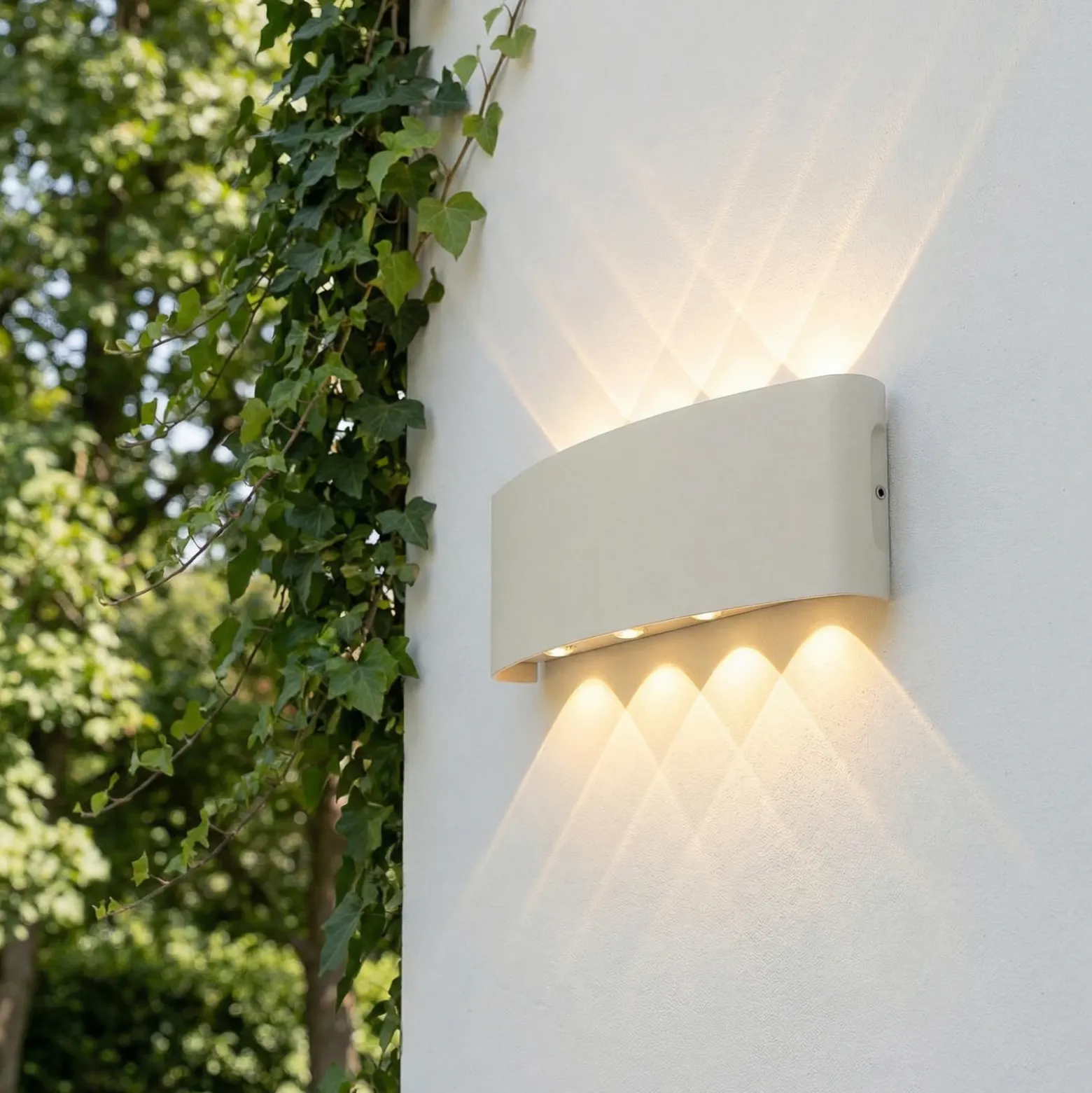 Aplique LED para exterior Lindby Ithan, 5 luces, blanco, 27 cm