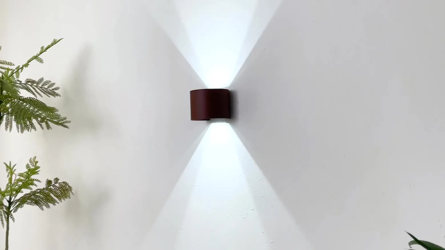 Aplique LED para exterior Lindby Smart Dara, redonda, color óxido, CCT RGB, Tuya