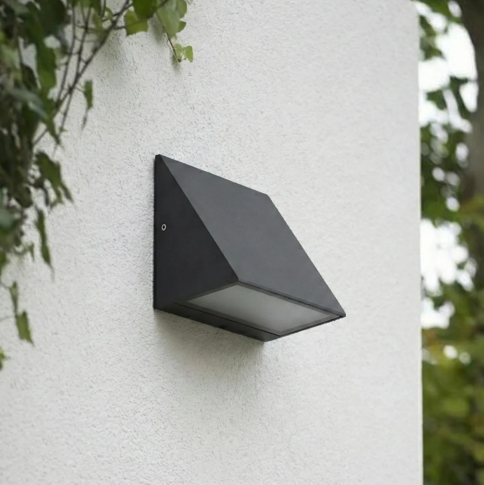 Aplique LED para exterior Lindby Triava, negro, aluminio, IP65