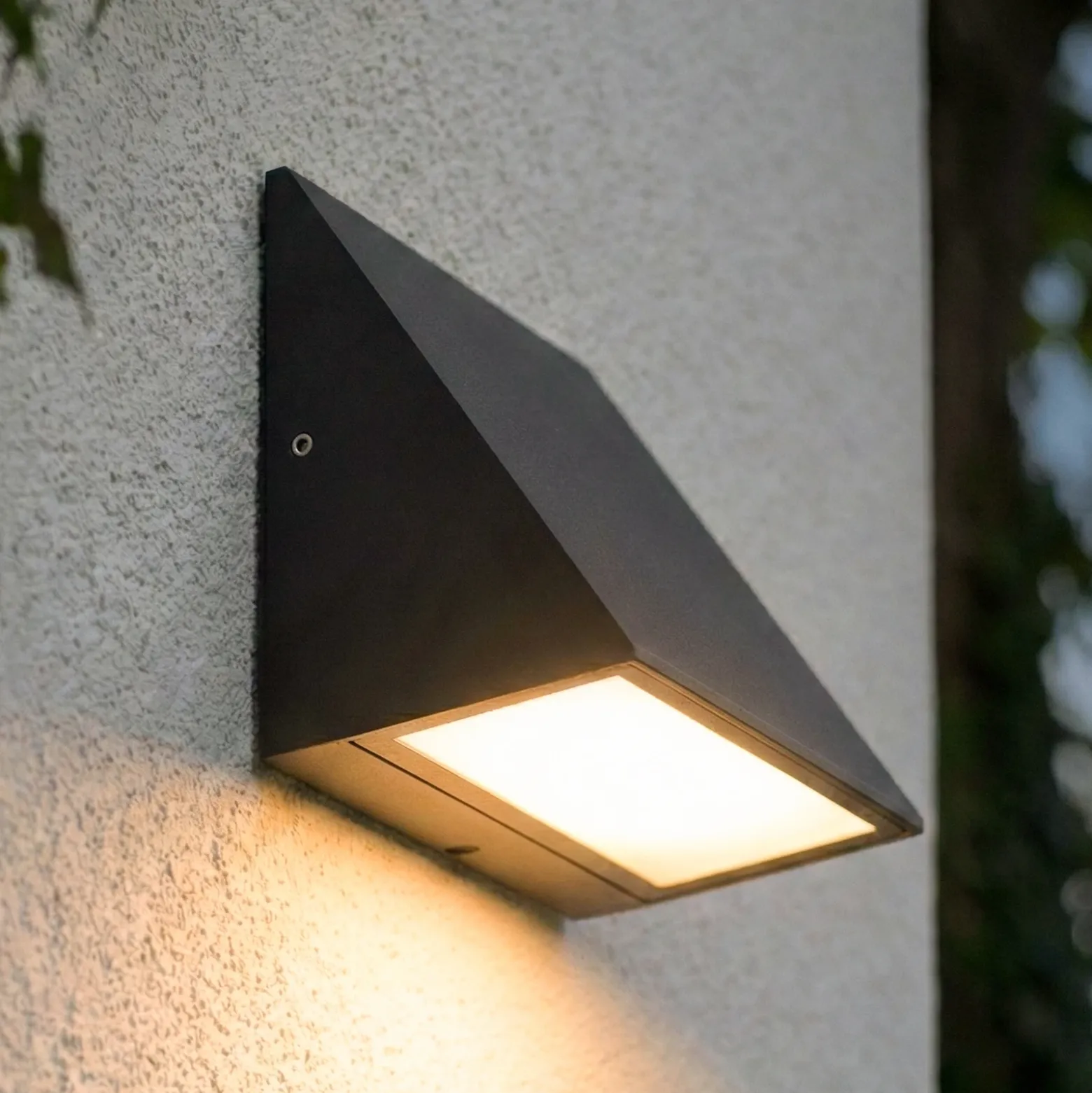 Aplique LED para exterior Lindby Triava, negro, aluminio, IP65