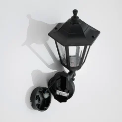 Aplique LED para exterior Lindby Iavo, negro, farol, 38 cm