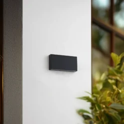 Aplique LED para exterior Lindby Jarte, negra, metal, 17 cm, IP54