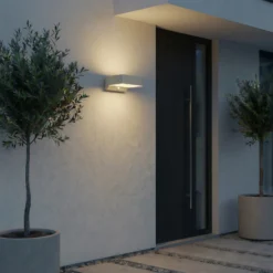 Aplique LED para exterior Lindby Fando, plata mate, con sensor, IP44