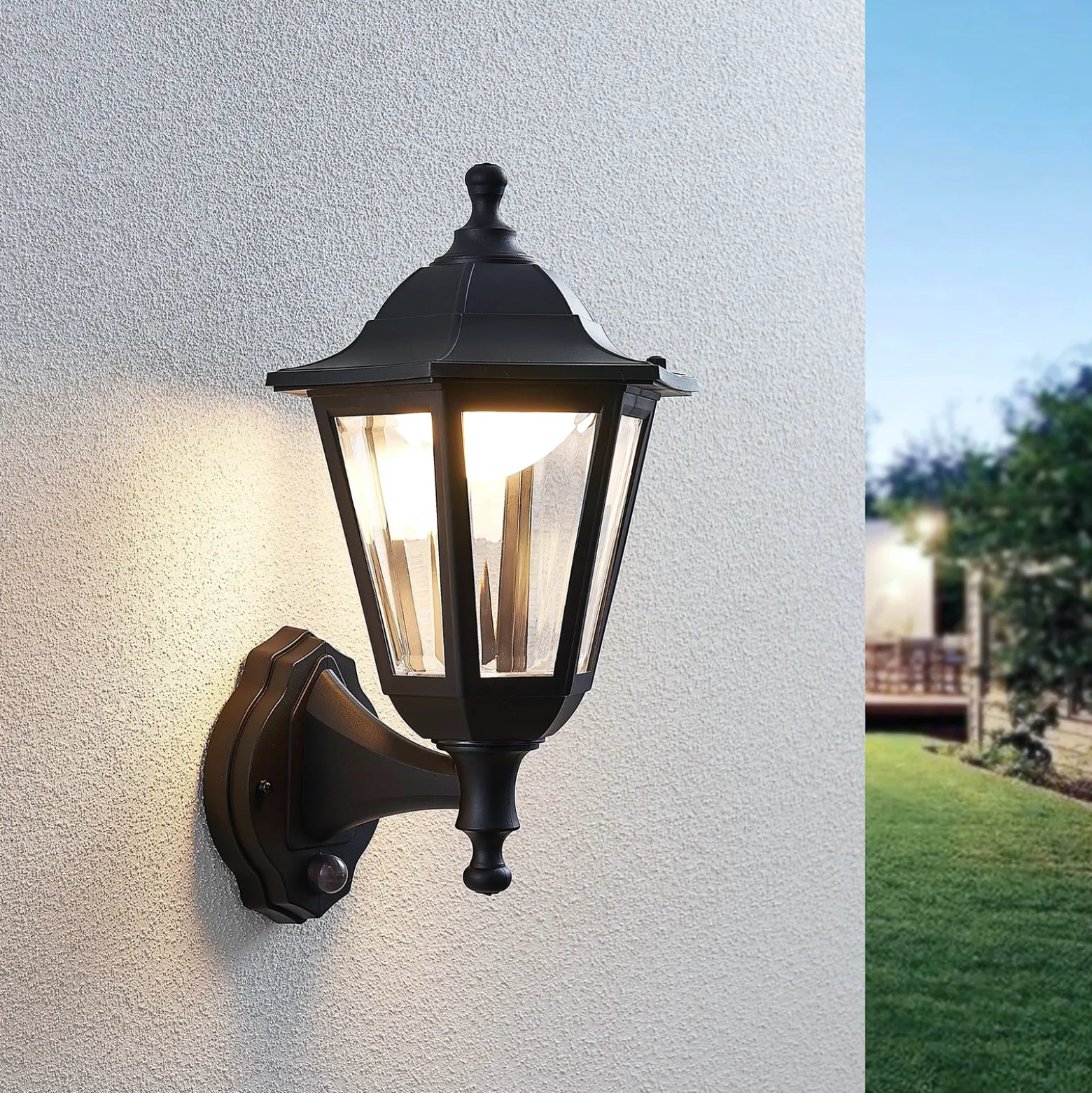Aplique LED para exterior Lindby Iavo, sensor, negro, farol
