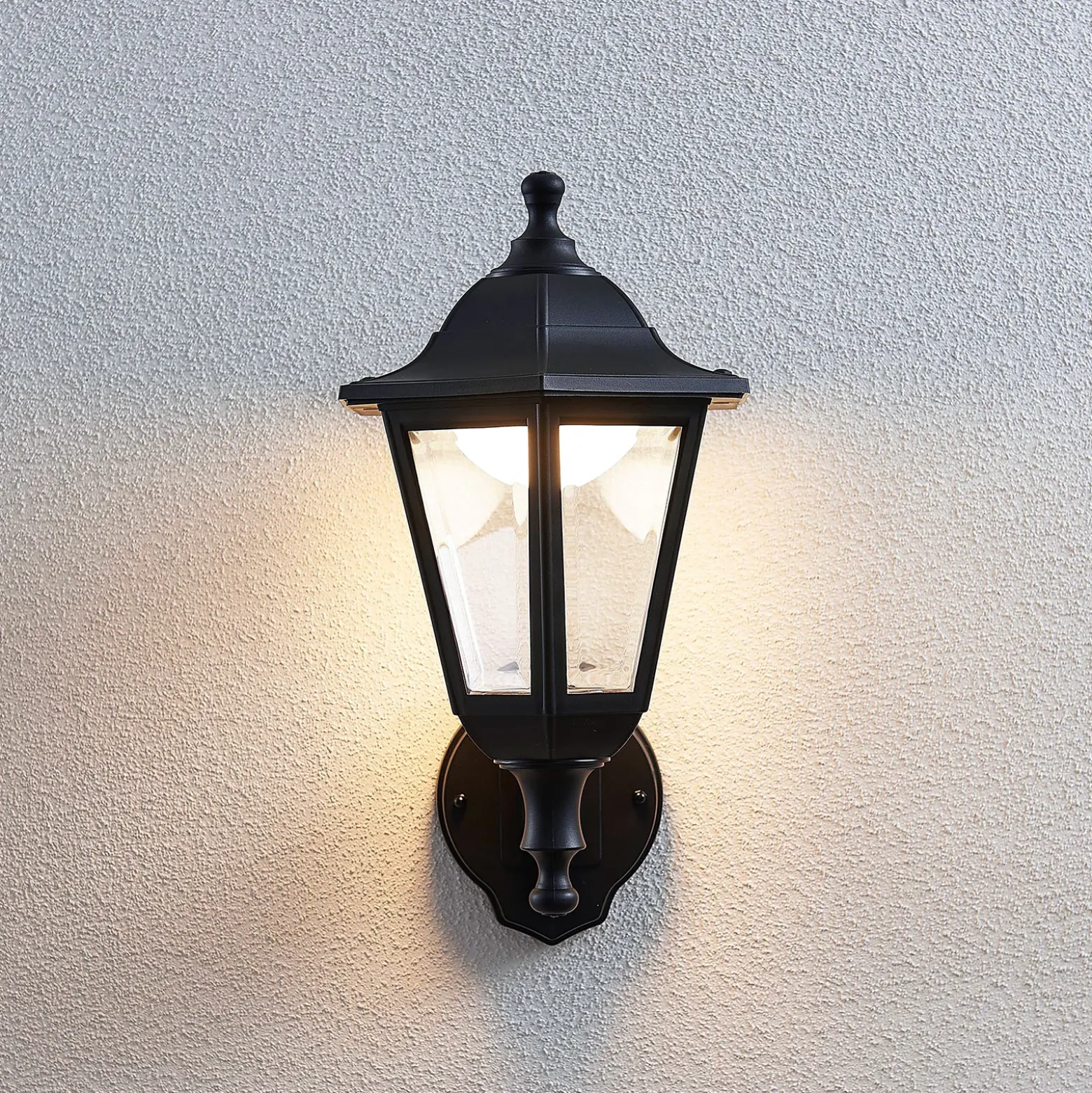 Aplique LED para exterior Lindby Iavo, sensor, negro, farol