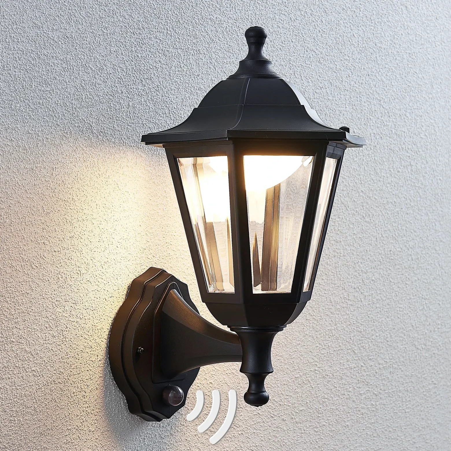 Aplique LED para exterior Lindby Iavo, sensor, negro, farol