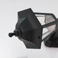 Aplique LED para exterior Lindby Iavo, sensor, negro, farol