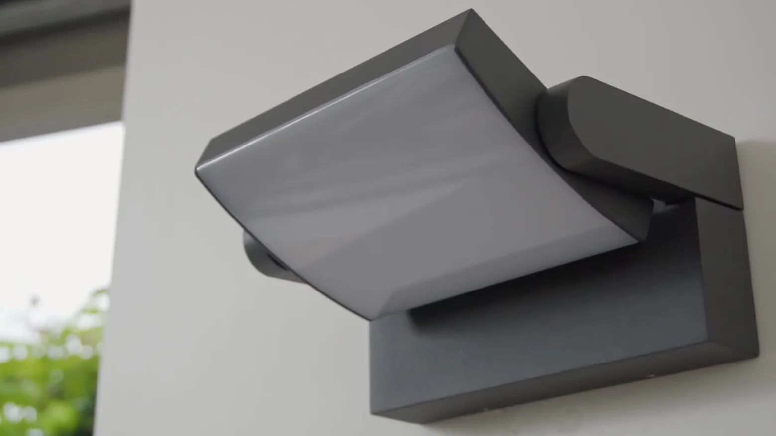 Aplique LED para exterior Lindby Sherin, color antracita, orientable