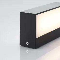 Aplique LED para exterior Lindby Nienke, 17 cm, resistente al agua salada, IP65