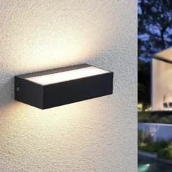 Aplique LED para exterior Lindby Nienke, 17 cm, resistente al agua salada, IP65
