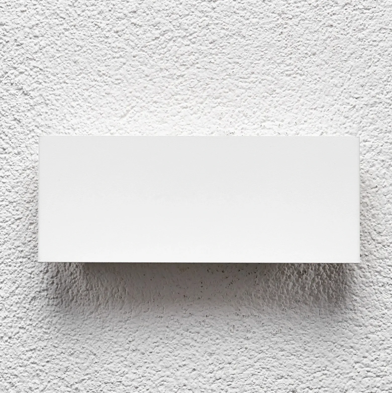 Aplique LED para exterior Lindby Safira, metal, arriba/abajo, IP44