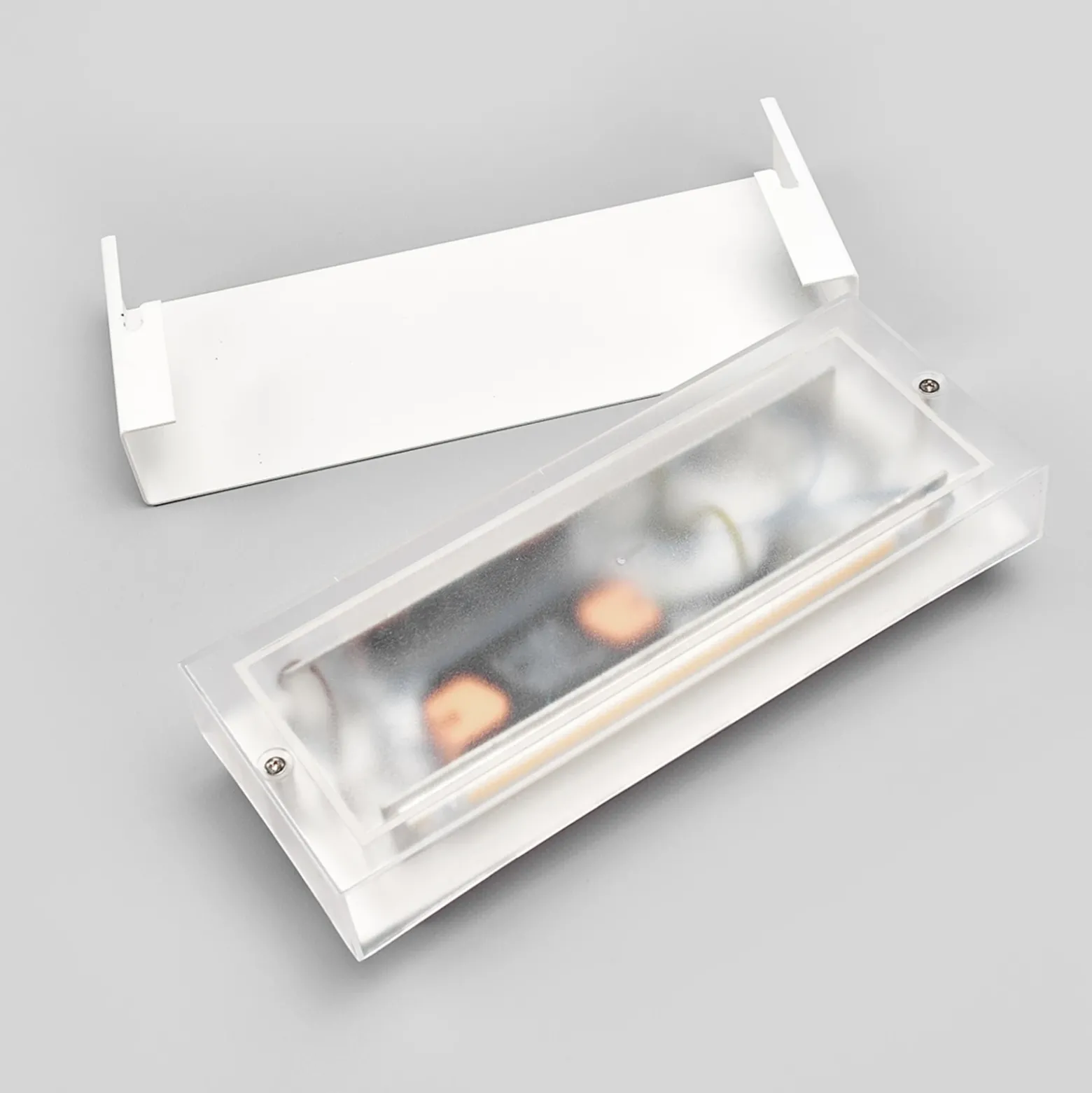 Aplique LED para exterior Lindby Safira, metal, arriba/abajo, IP44