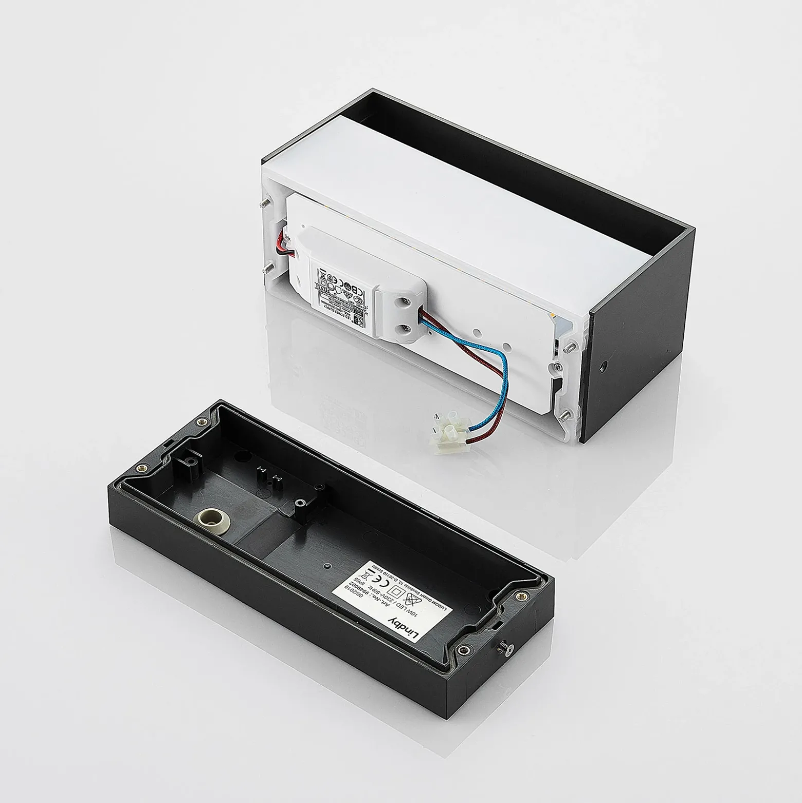 Aplique LED para exterior Lindby Nienke, 23 cm, resistente al agua salada, IP65