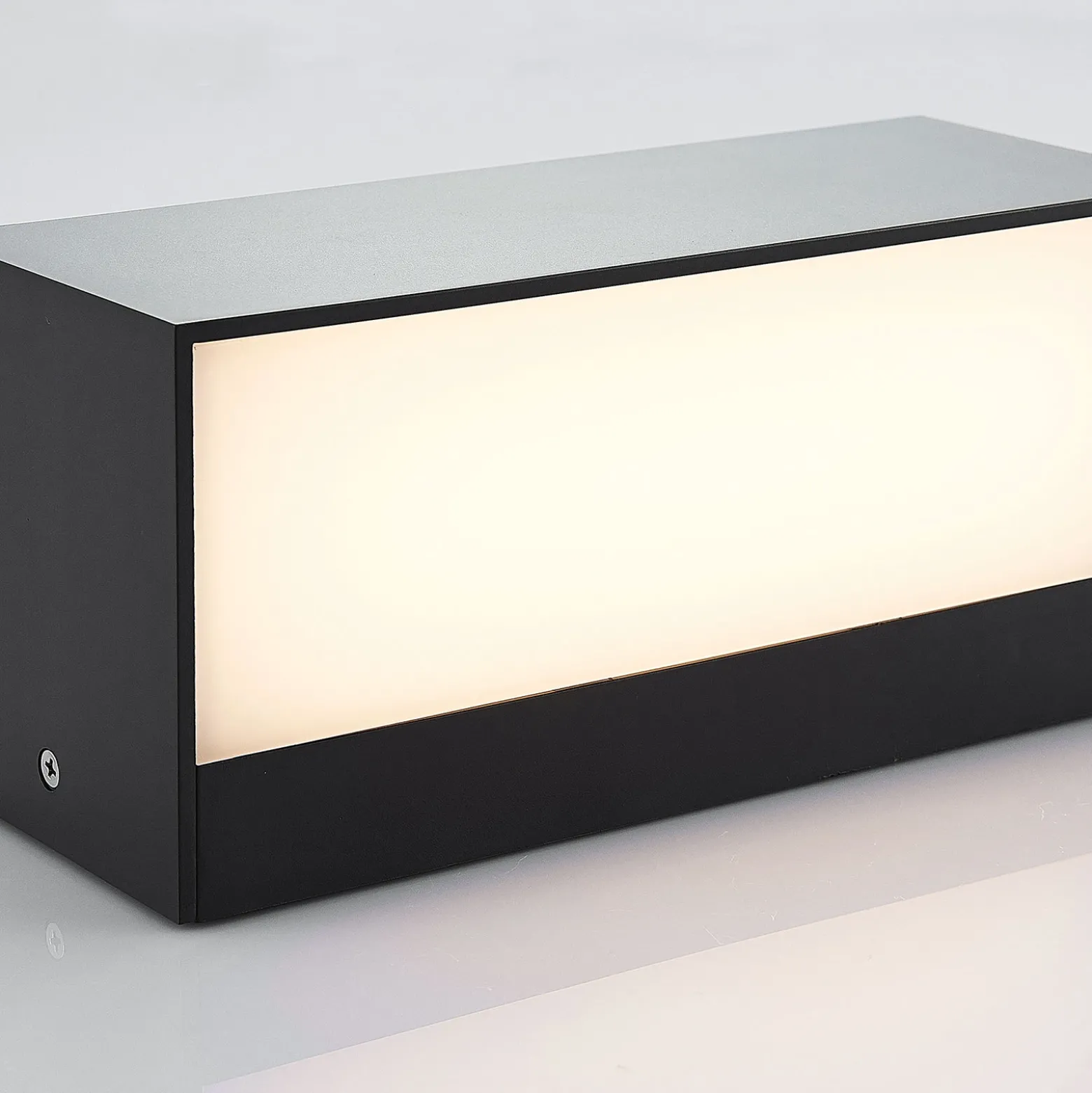 Aplique LED para exterior Lindby Nienke, 23 cm, resistente al agua salada, IP65