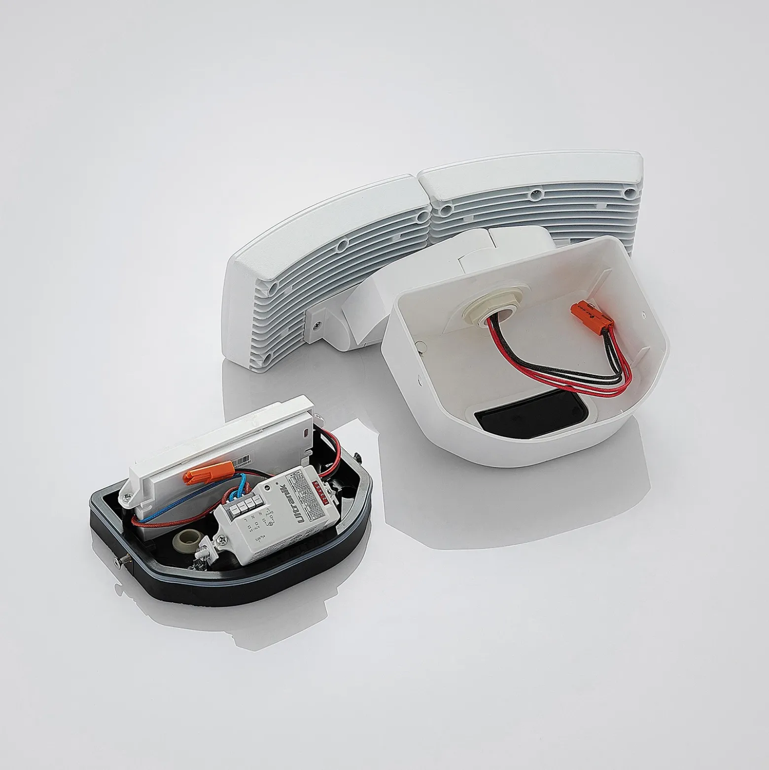 Aplique LED para exterior Lindby Nikias, 30 cm, sensor, 2 luces, blanco