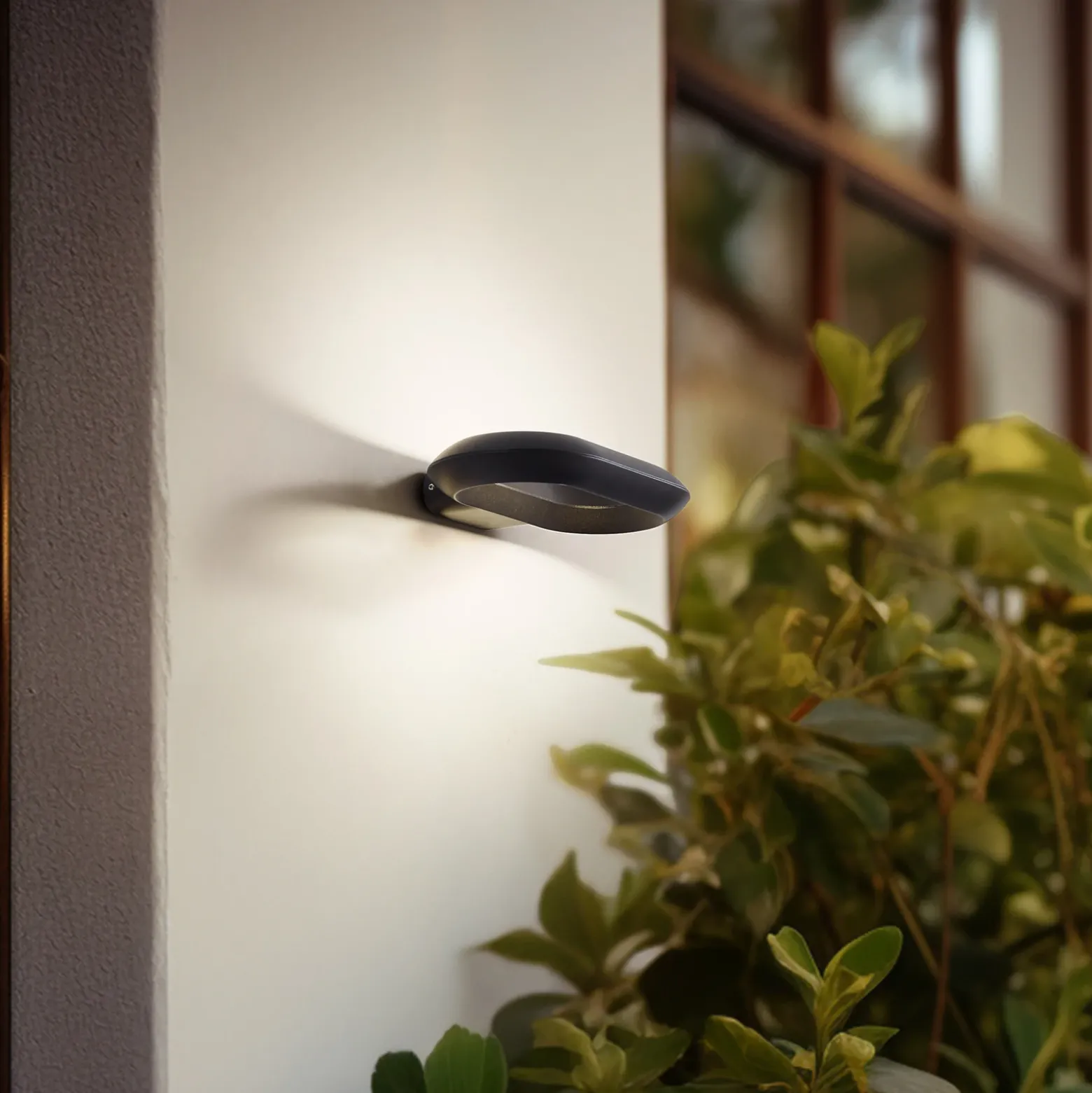 Aplique LED para exterior LOOP de Lucande, negro, IP44, metal
